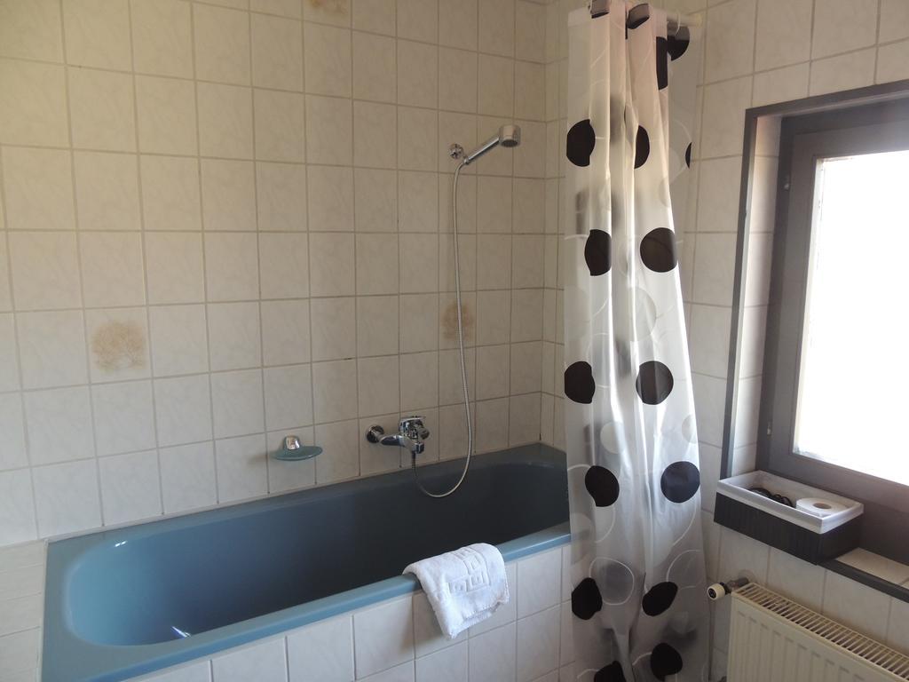Hotel De La Gare Cousset Rom bilde